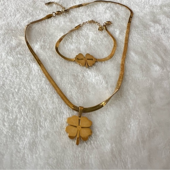 18K Gold Plated Necklace & Bracelet in Set, Four-Clover Leaf Stainless Steel-NEW - Picture 9 of 12